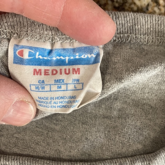 Size meduim 90% cotton 10% polyester little wear on red of the c - Picture 3 of 4